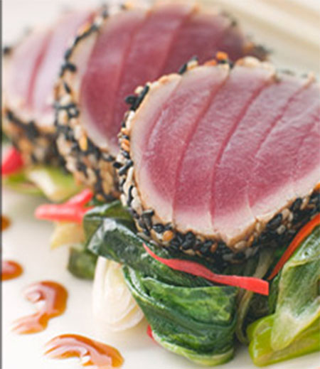 Peppercorn seared tuna plate