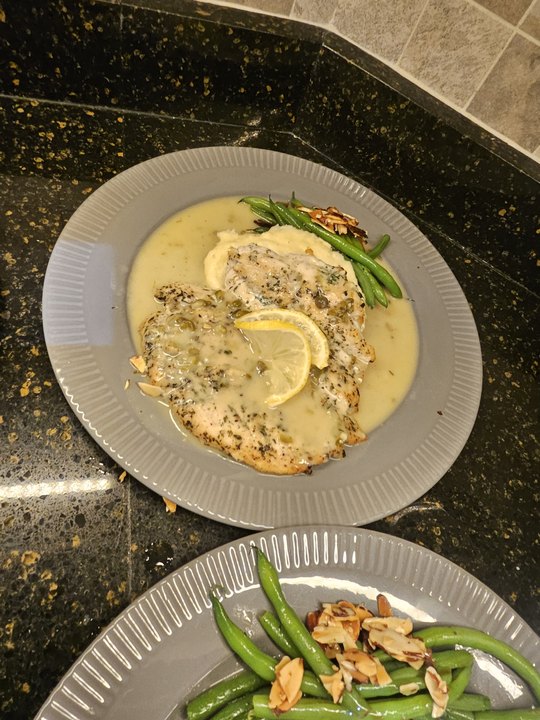 Chicken piccata with lemon and green beans